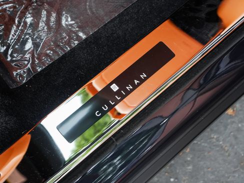 Certified 2022 Rolls-Royce Cullinan w/ Cullinan Package AWD/4WD image 19