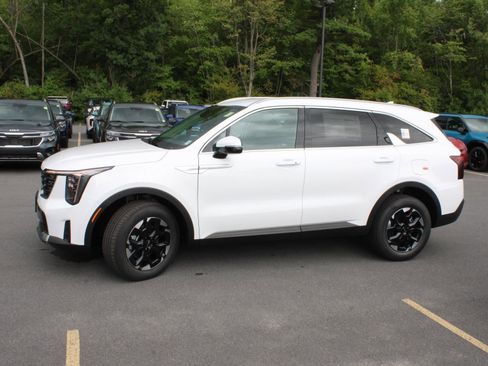 New 2026 Kia Sorento S image 6