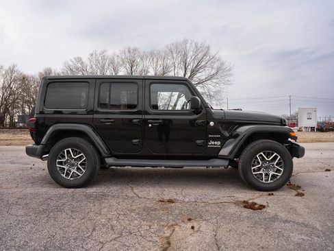 Used 2024 Jeep Wrangler Unlimited Sahara AWD/4WD image 6
