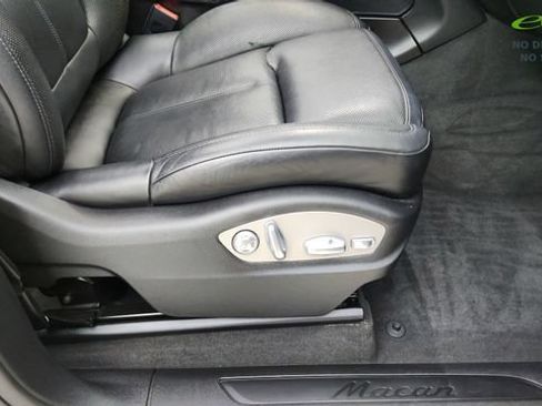 Used 2018 Porsche Macan AWD/4WD image 22