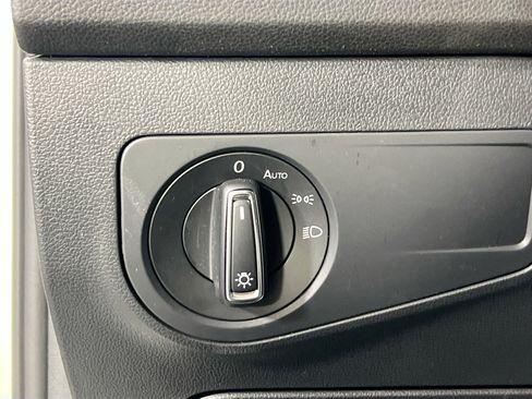 Used 2022 Volkswagen Tiguan SE image 10