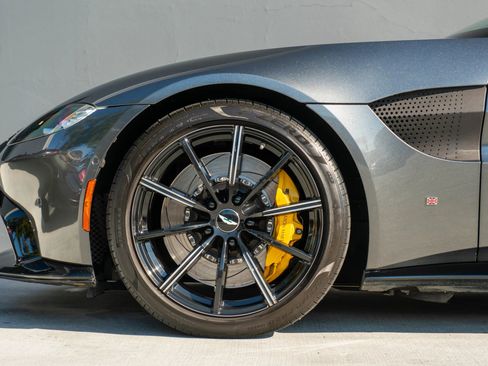 Used 2019 Aston Martin V8 Vantage Coupe image 16