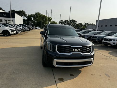 Certified 2025 Kia Telluride S FWD image 9