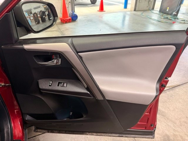 Used 2018 Toyota RAV4 XLE w/ Plus Extra Value Package FWD image 28