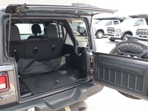 Used 2025 Jeep Wrangler Unlimited Sport AWD/4WD image 9