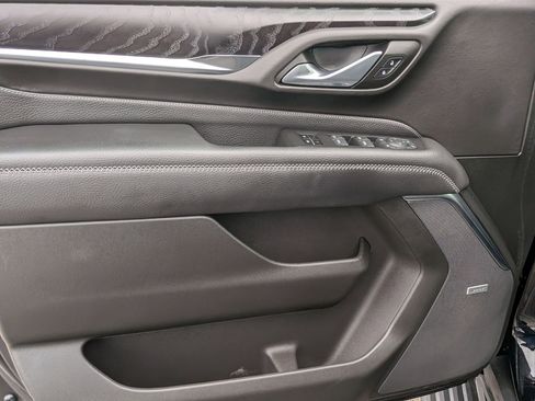 Used 2022 GMC Yukon Denali w/ Denali Premium Package image 10