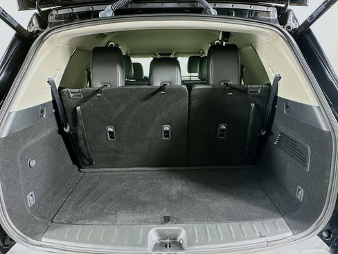 Used 2025 Nissan Pathfinder SL image 30