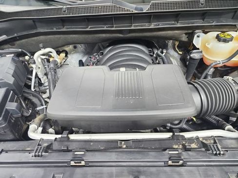 Used 2023 Chevrolet Suburban Premier AWD/4WD image 18