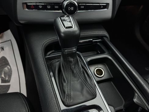 Used 2016 Volvo XC90 T6 Momentum w/ Vision Package image 21