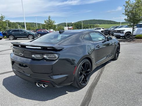 Used 2024 Chevrolet Camaro LT RWD image 7