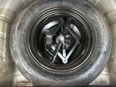 Used 2009 Dodge Avenger SE image 21