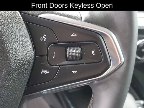 Used 2025 Chevrolet Trax LT w/ LT Convenience Package image 13