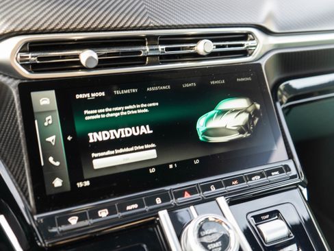 Used 2025 Aston Martin V8 Vantage Coupe image 20