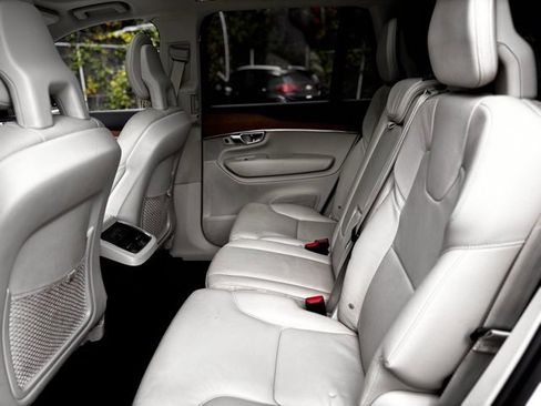 Used 2021 Volvo XC90 T6 Momentum image 24