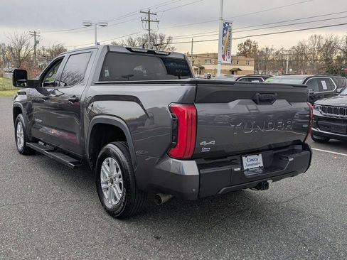 Used 2022 Toyota Tundra SR5 w/ SR5 Convenience Package AWD/4WD image 5