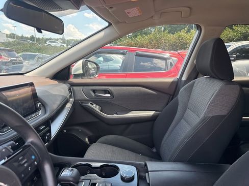 Used 2021 Nissan Rogue SV image 11