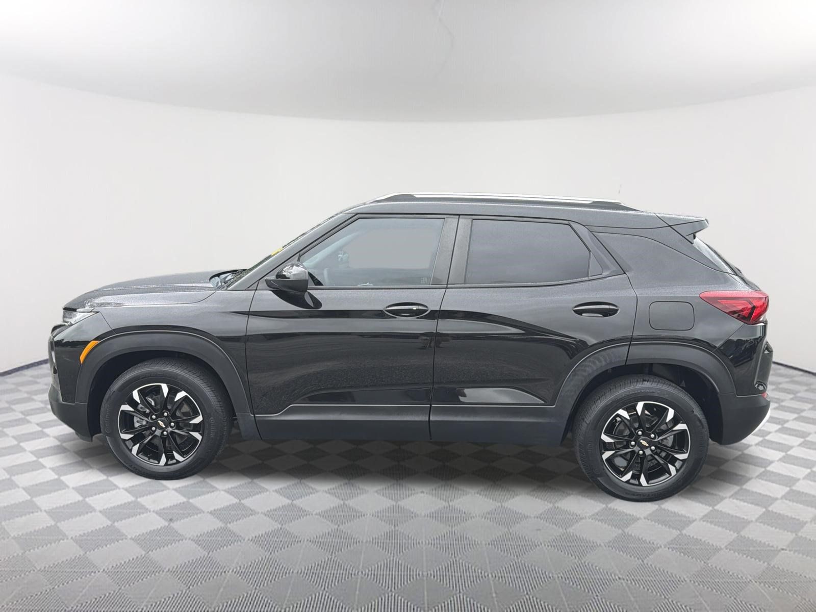 Used 2023 Chevrolet TrailBlazer LT FWD image 9