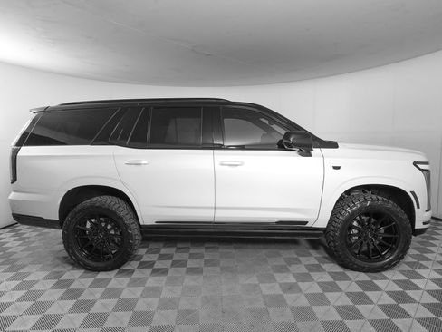 Used 2025 Cadillac Escalade Sport Platinum w/ LPO, ONYX Package AWD/4WD image 4