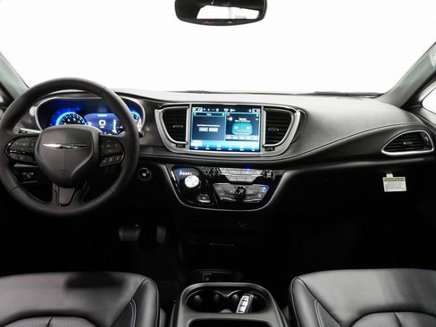 New 2026 Chrysler Pacifica Select image 13