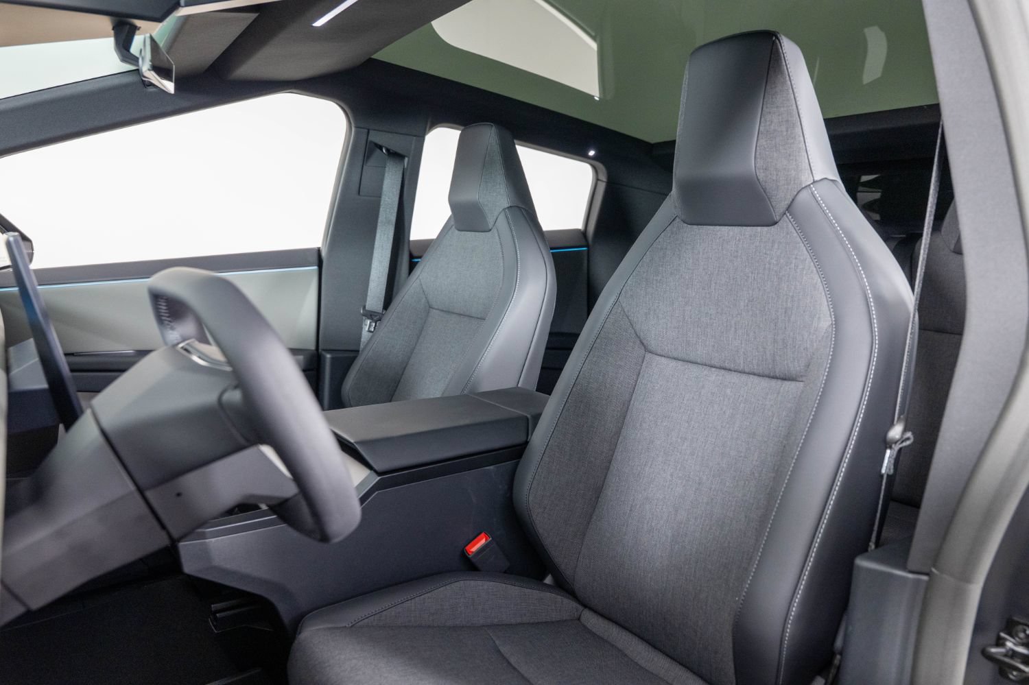 Used 2026 Tesla Cybertruck AWD Crew Cab image 15