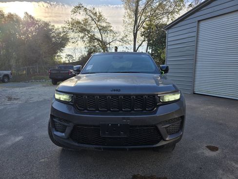 Used 2023 Jeep Grand Cherokee Altitude image 2