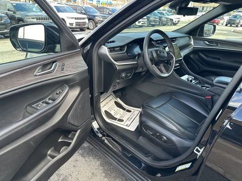 Certified 2024 Jeep Grand Cherokee L Limited w/ Luxury Tech Group II AWD/4WD image 14