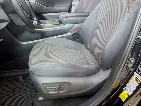 Used 2020 Toyota Highlander LE FWD image 22