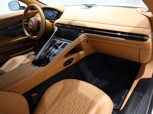 Used 2024 Aston Martin DB12 Coupe RWD image 13