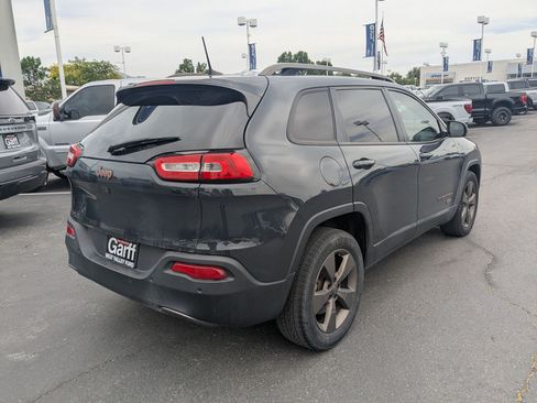 Used 2017 Jeep Cherokee Latitude w/ Comfort/Convenience Group AWD/4WD image 3
