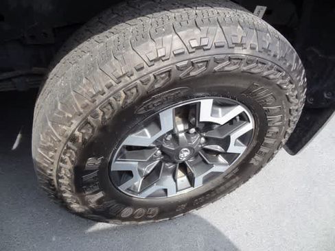 Used 2023 Toyota Tacoma TRD Off-Road w/ Technology Package AWD/4WD image 14