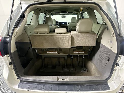 Used 2017 Toyota Sienna XLE image 28