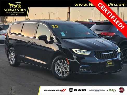Certified 2025 Chrysler Pacifica Select image 1