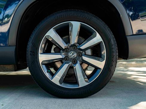 Used 2024 Honda Pilot Touring image 15