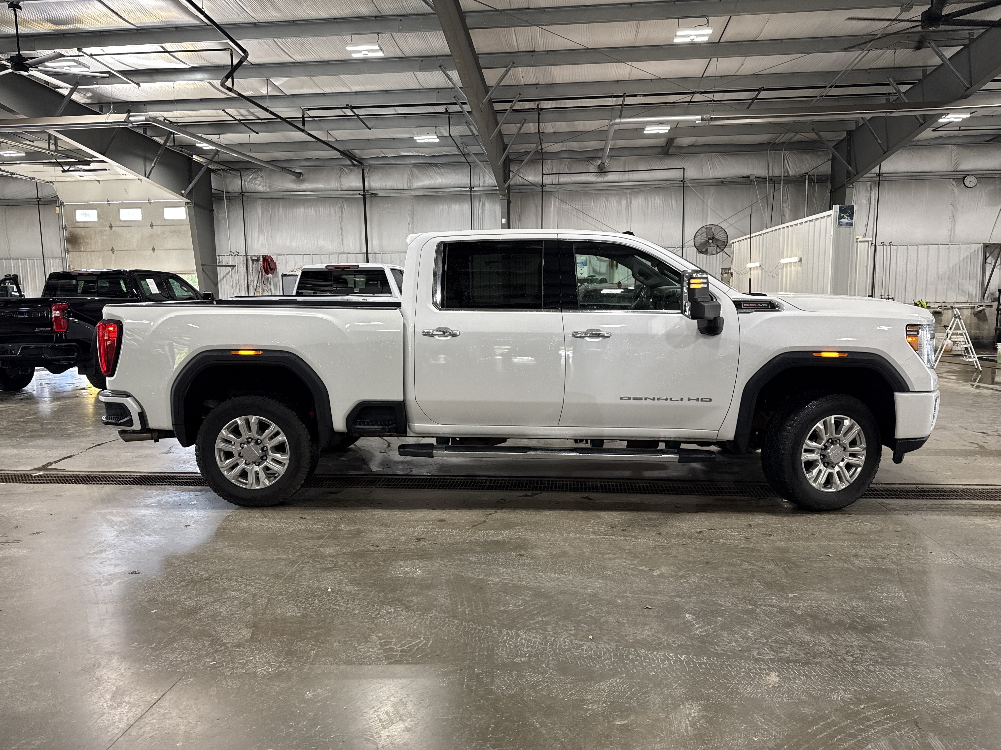 Used 2021 GMC Sierra 2500 Denali w/ Denali Ultimate Package AWD/4WD image 2