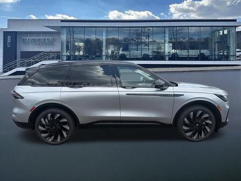 New 2026 Lincoln Nautilus Reserve w/ Jet Appearance Package AWD/4WD image 9