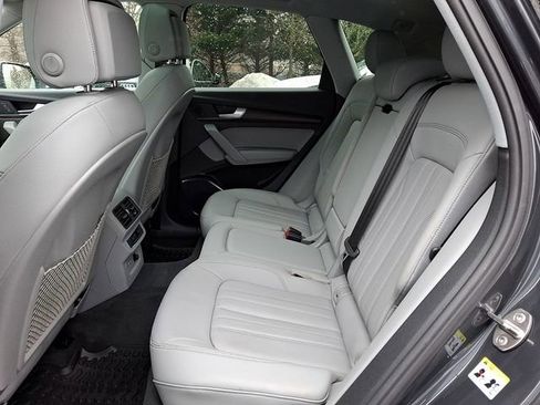 Used 2023 Audi Q5 2.0T Premium w/ Convenience Package image 10