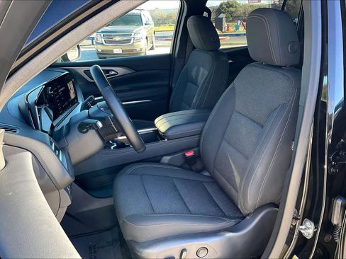 Used 2025 Chevrolet Traverse LT image 8