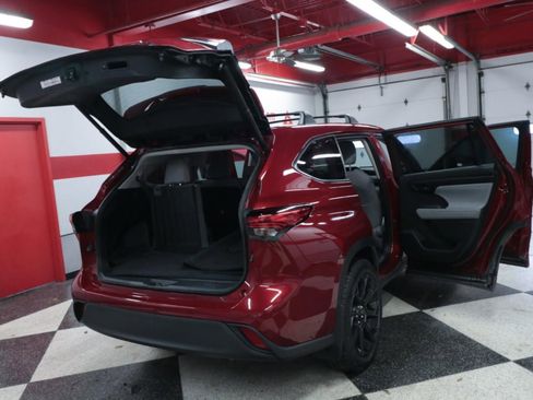 Used 2023 Toyota Highlander LE image 26