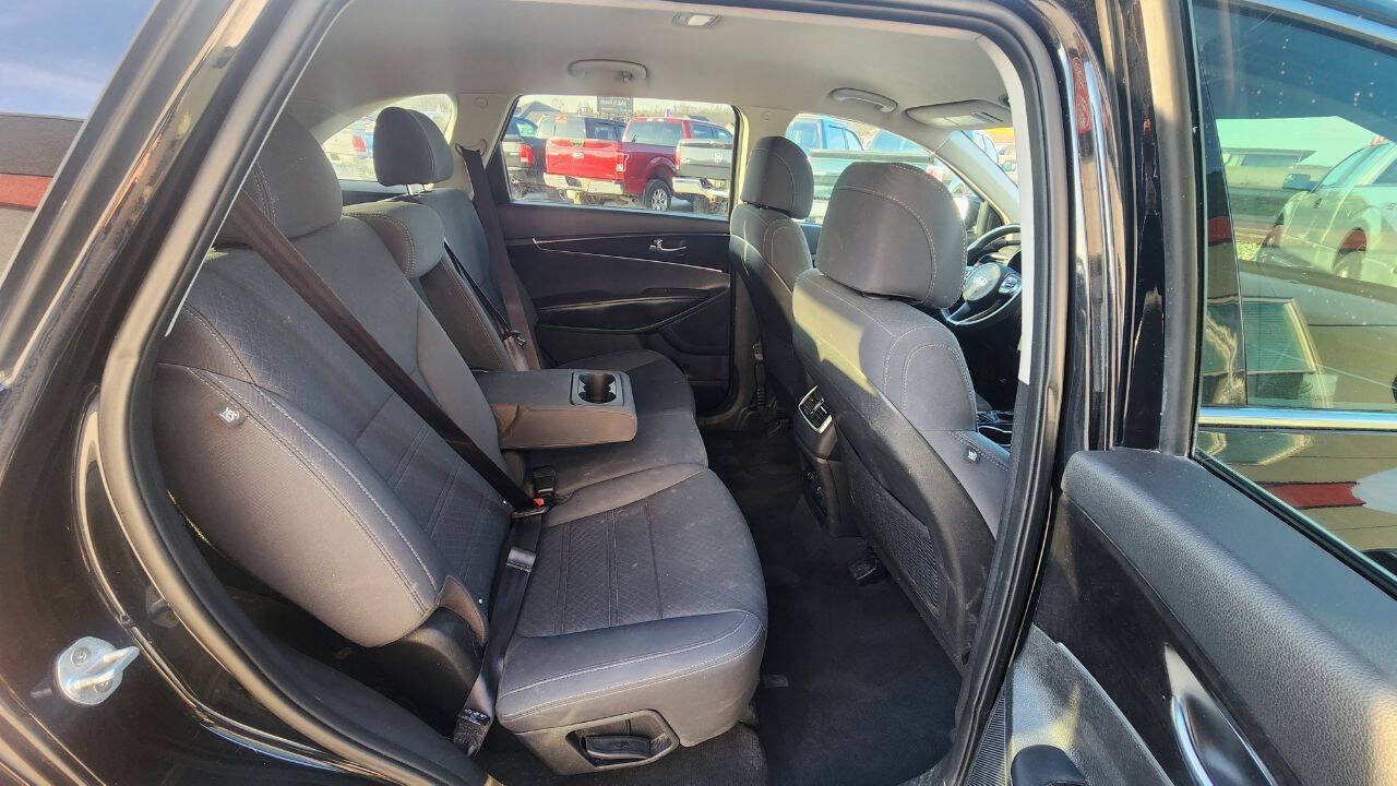 Used 2017 Kia Sorento AWD image 17