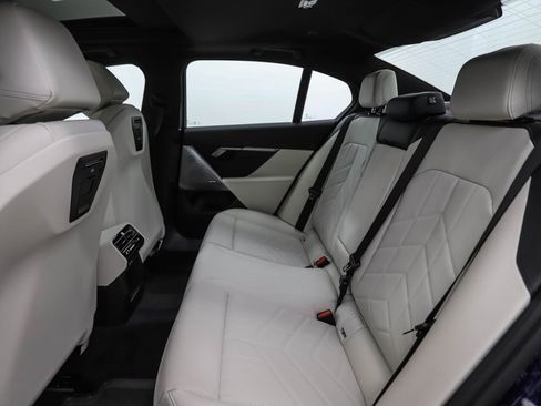 Certified 2025 BMW 530i xDrive 530i xDrive w/ Premium Package image 22