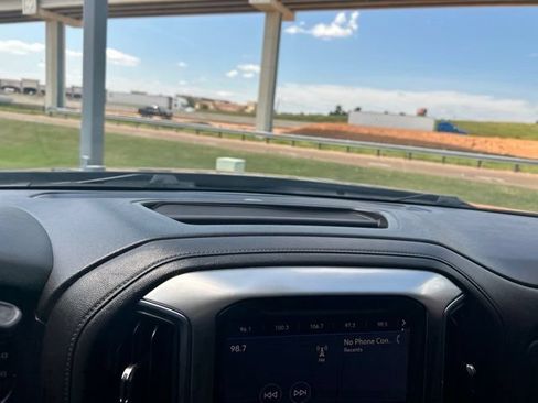 Used 2020 Chevrolet Silverado 1500 LT AWD/4WD image 25