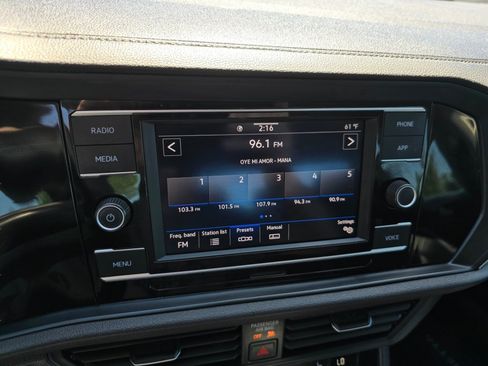 Used 2024 Volkswagen Jetta SE FWD image 9