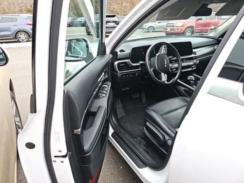Used 2024 Kia Telluride LX image 4