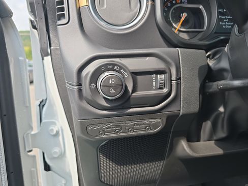 New 2025 Jeep Gladiator Sport image 18