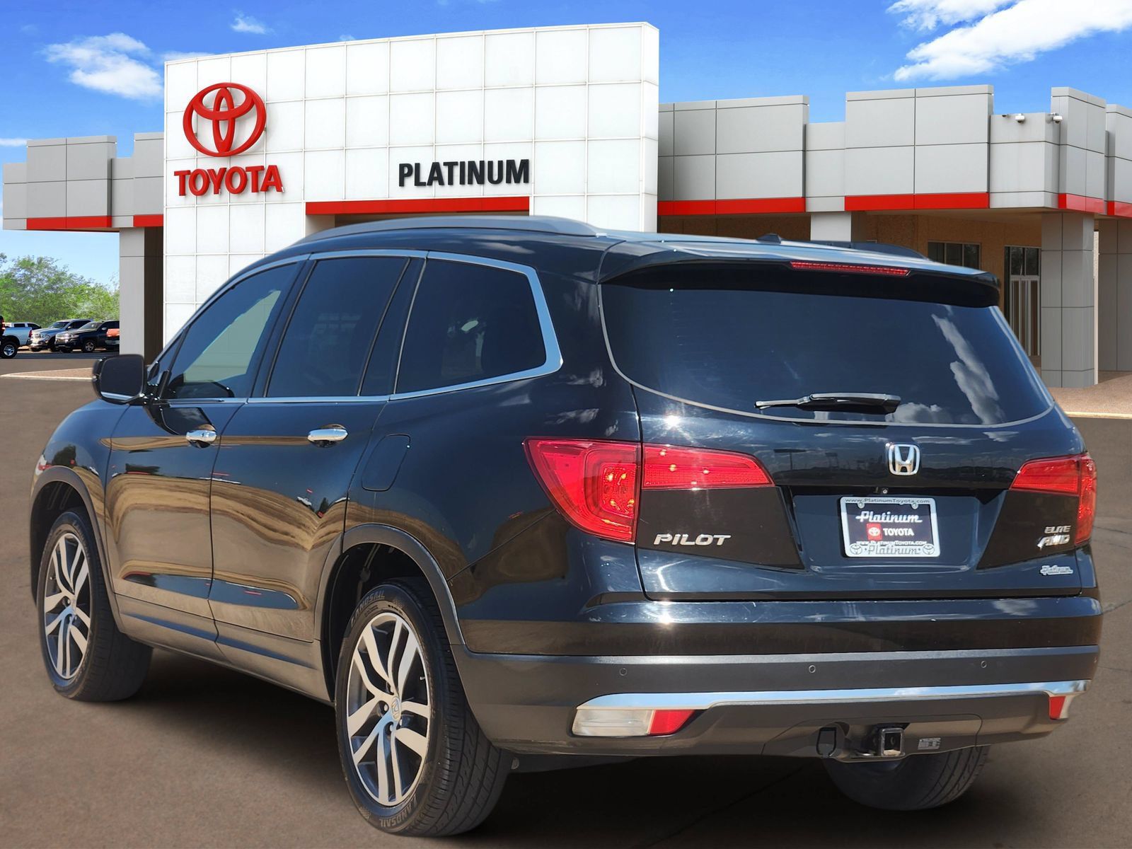 Used 2017 Honda Pilot Elite image 5
