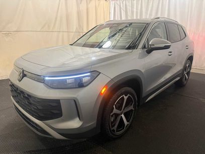 Certified 2025 Volkswagen Tiguan SE w/ Panoramic Sunroof Package