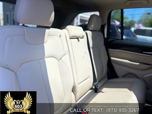 Used 2022 Jeep Grand Cherokee Limited AWD/4WD image 11