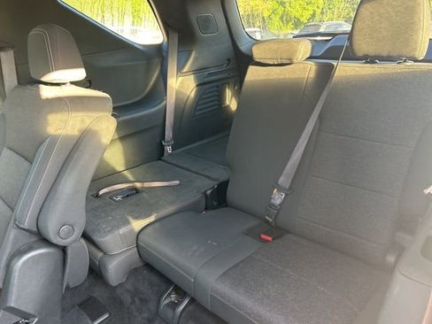 Used 2025 Chevrolet Traverse LT image 7