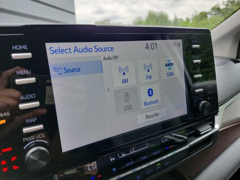Used 2021 Toyota Sienna LE FWD image 19