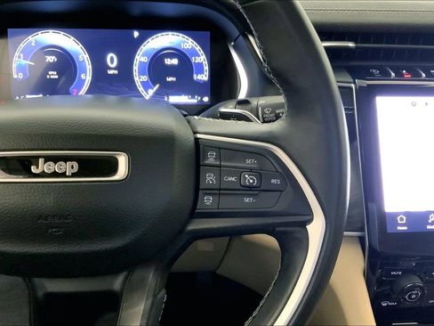Used 2022 Jeep Grand Cherokee L Limited AWD/4WD image 19
